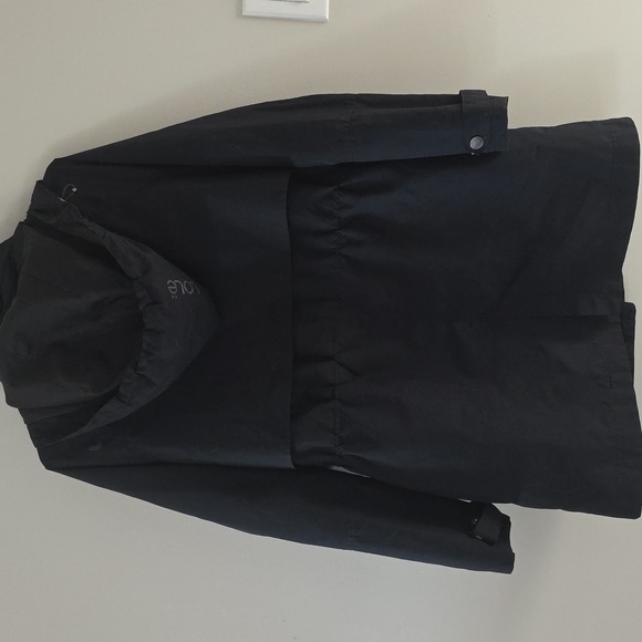𝅺Lolë Softshell Rain Jacket With Hood - Picture 2 of 12